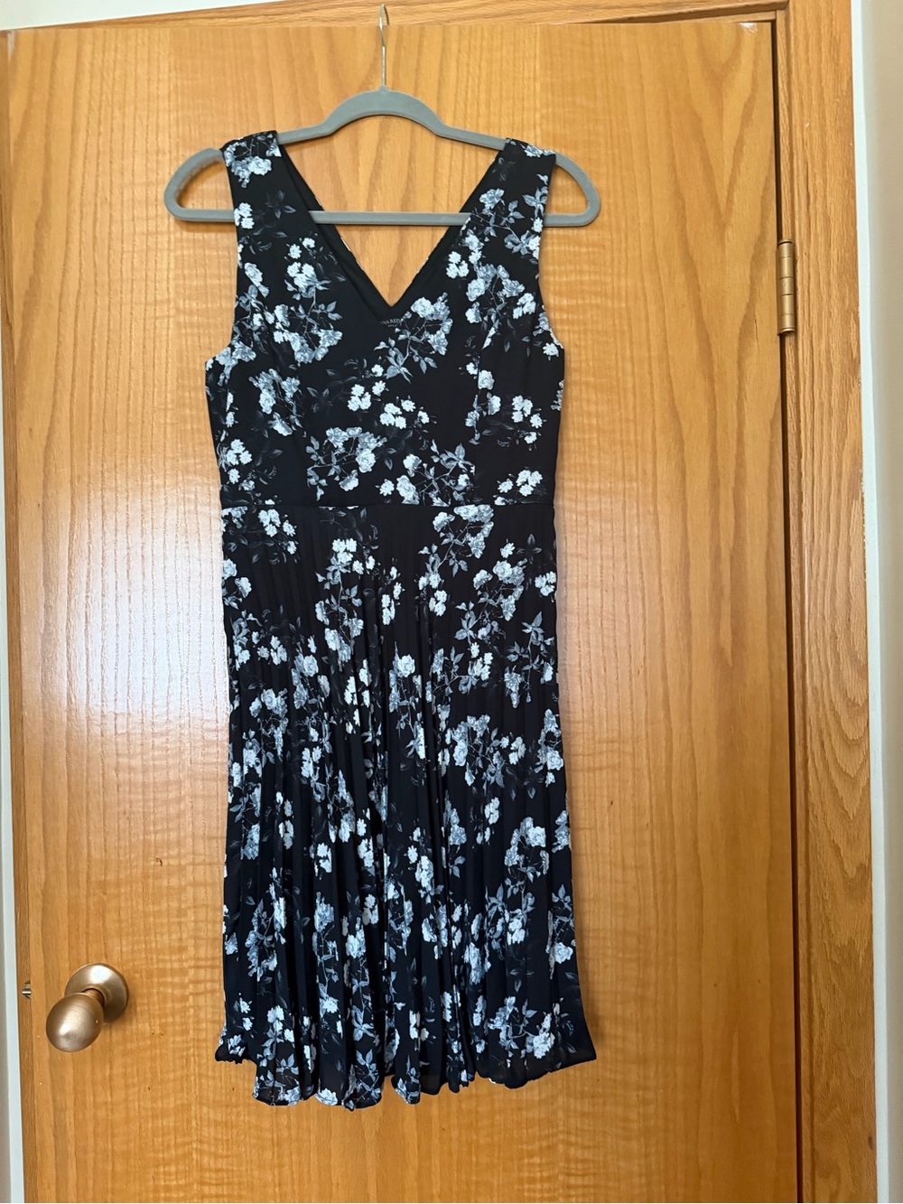 Banana Republic Black and White Floral V-Neck Pleated Dress